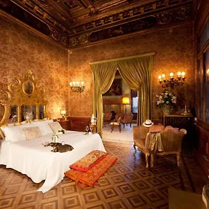 Guest house Palazzetto Pisani Grand Canal